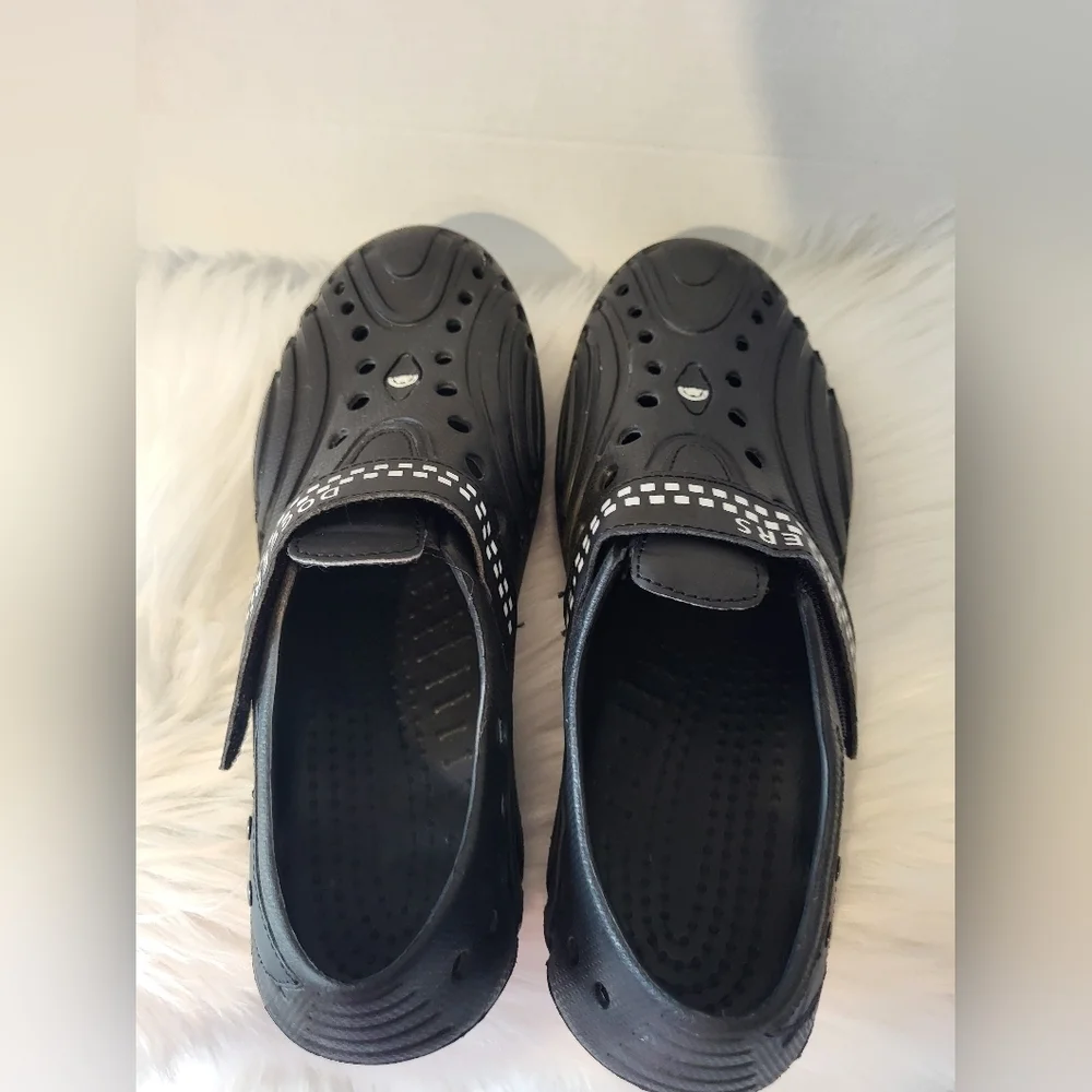 Doggers Stylish Black Studded Clogs, Size 8/9 - Picture 5 of 6